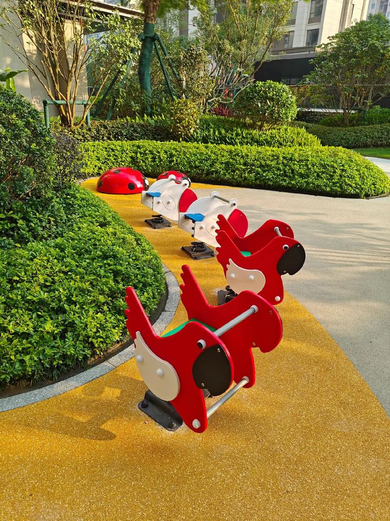 中山遠洋天著架空層小非標(biāo),搖馬蹺蹺板健身康體設(shè)施整體完工啦